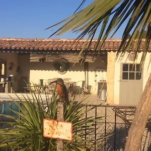 Apartment Dans Mas Provencal, Grans
